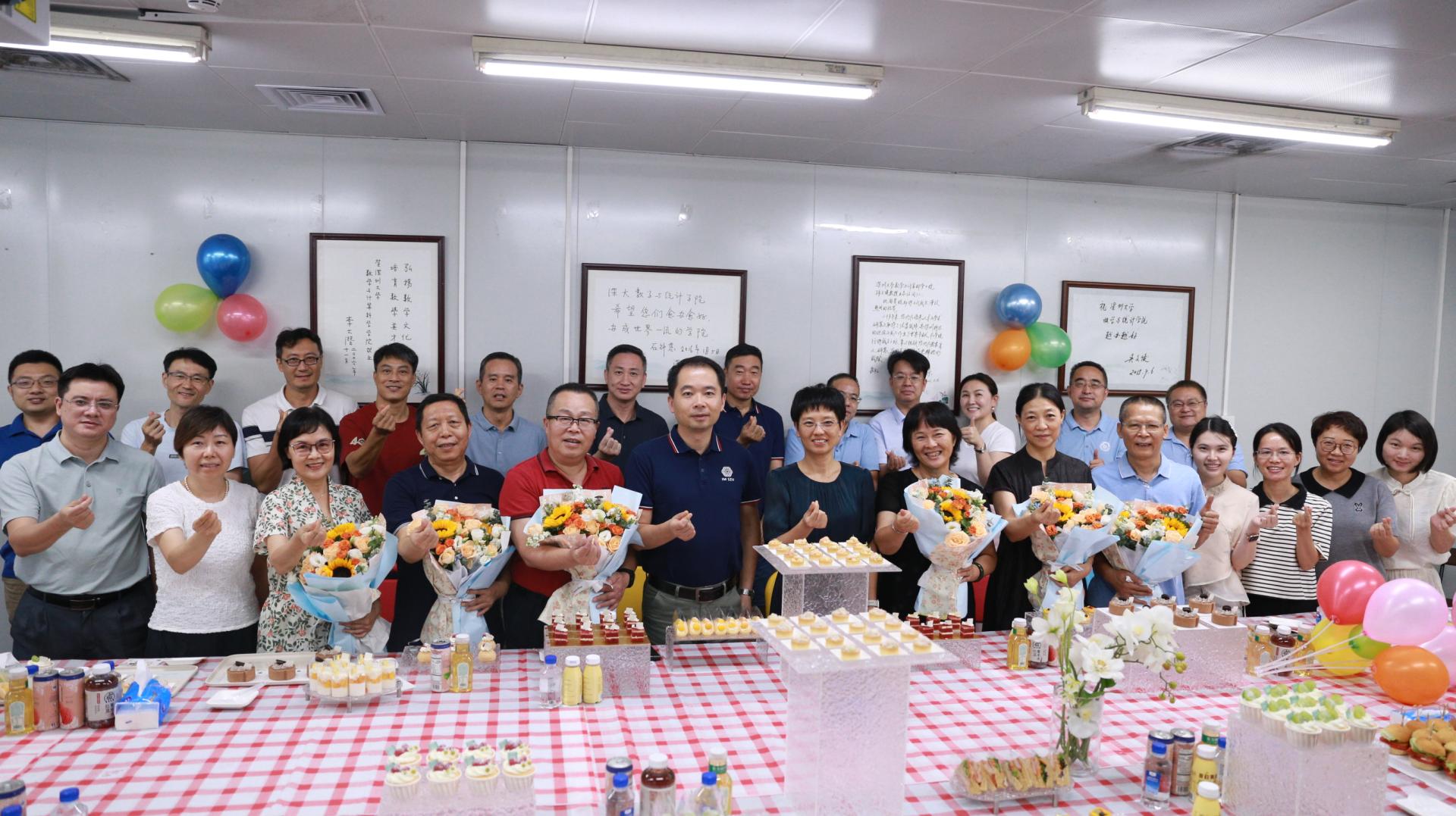 暗网禁区
举行2024年退休教师荣休仪式暨教师节茶话会